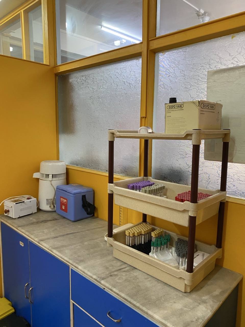 Clinical tools and tray arrangement